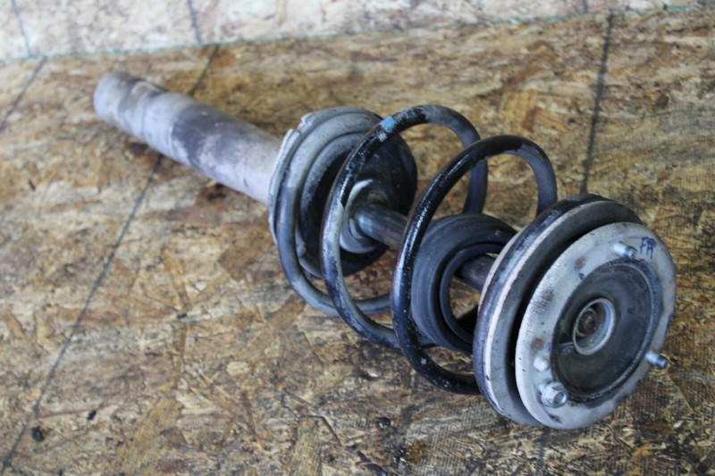 BMW E39 528 530 540 Front Right Passenger Side Shock Spring Strut Assembly OEM