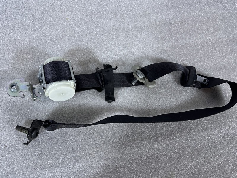 OEM 2009-2012 Dodge RAM 2500/ Front Right Seat Belt Retractor Seatbelt Assembly