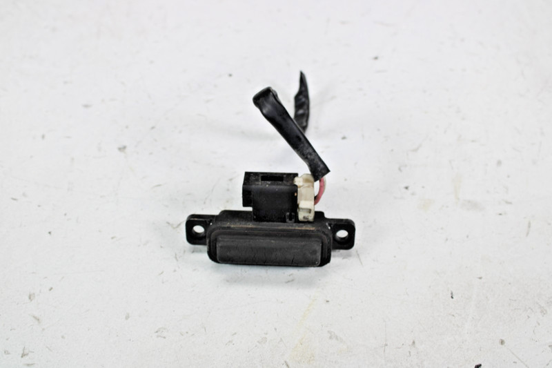 03 04 05Infiniti G35 Trunk Lid Key Button Trunk Release OEM