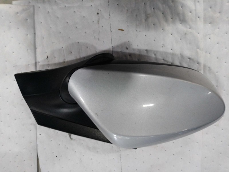 Used Right Door Mirror fits: 2015 Hyundai Accent Power body color w/o side repea