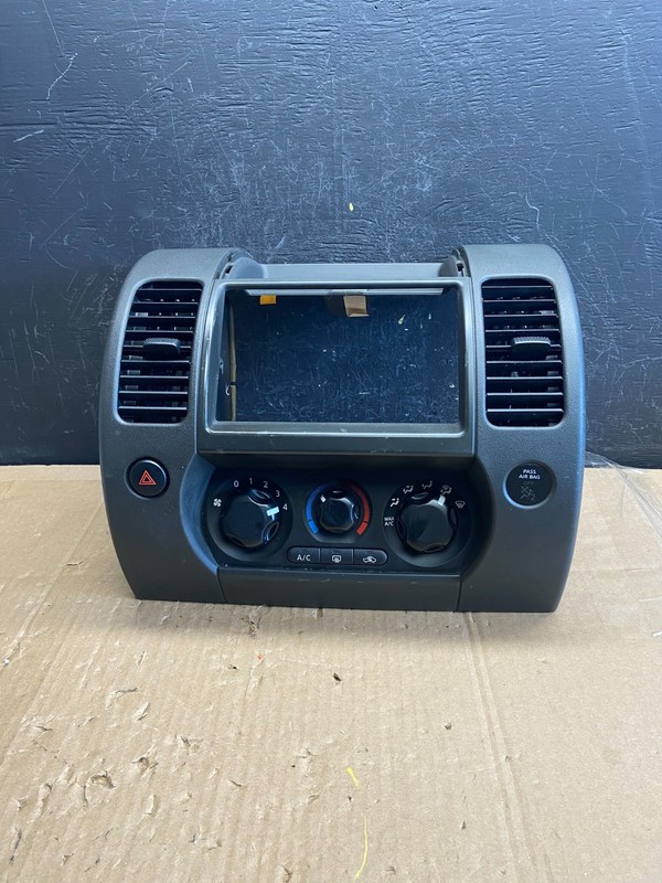 2005-2008 Nissan Pathfinder Radio A/C Heat Temperature Climate Control AD2197 DG