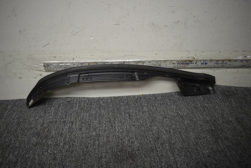 2014-2016 MASERATI GHIBLI DOOR VERTICAL GASKET FACTORY OEM