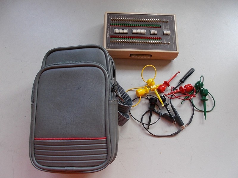 Datatran Corp DT-4 Data Tracker 25-Pin Male 25-Pin Female W/ Accessories and Cas