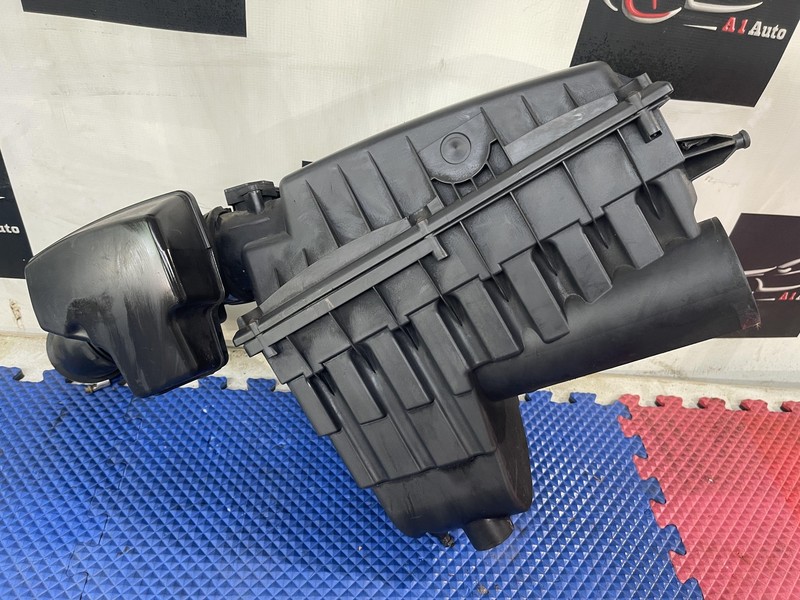 06-09 Land Rover Ranger Rover 4.4L Air Cleaner Box With Snorkel Tube Complete