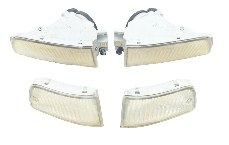 98-00 LEXUS UCF20L LS400 SET OF 2 FRONT LEFT BUMPER FOG & MARKER LIGHTS