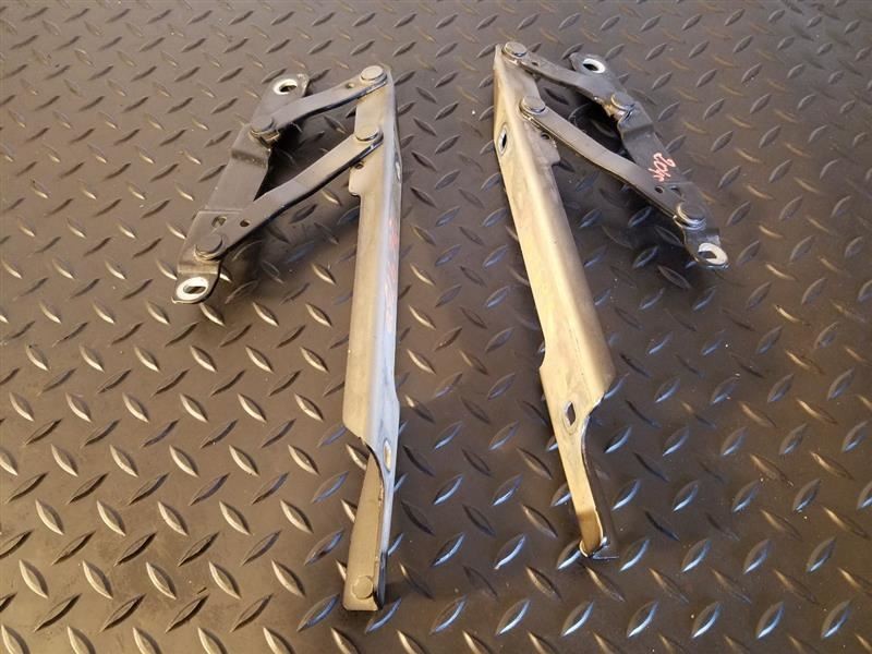 02-07 Jeep Liberty Left & Right Hood Hinges Pair OEM 55176928AE