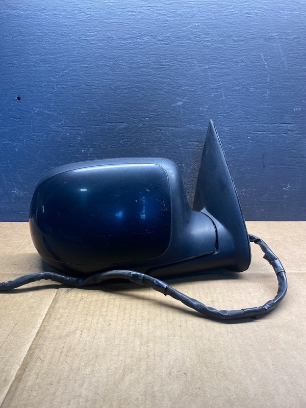 2003-2006 Chevrolet Avalanche Right Passenger Turn Sgn View Door Mirror ad3574DG