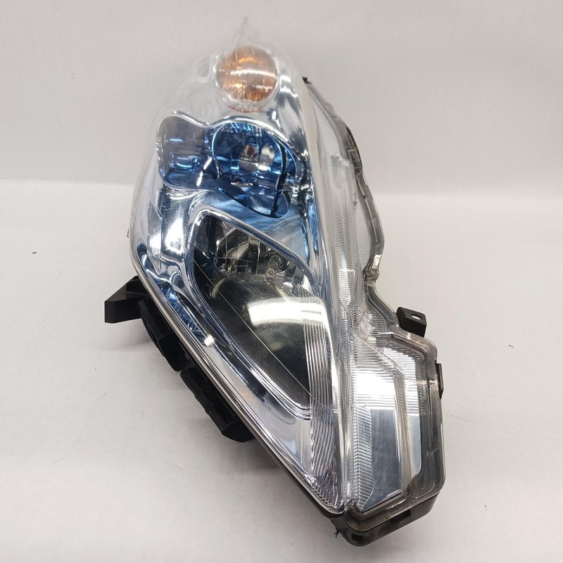 11-'12 NISSAN LEAF Right passenger headlight OEM Grade B