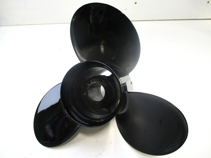 832828A45 15 X 17 Pitch Hub Kit Style Prop for 90-400HP 4 3/4" Gearcase