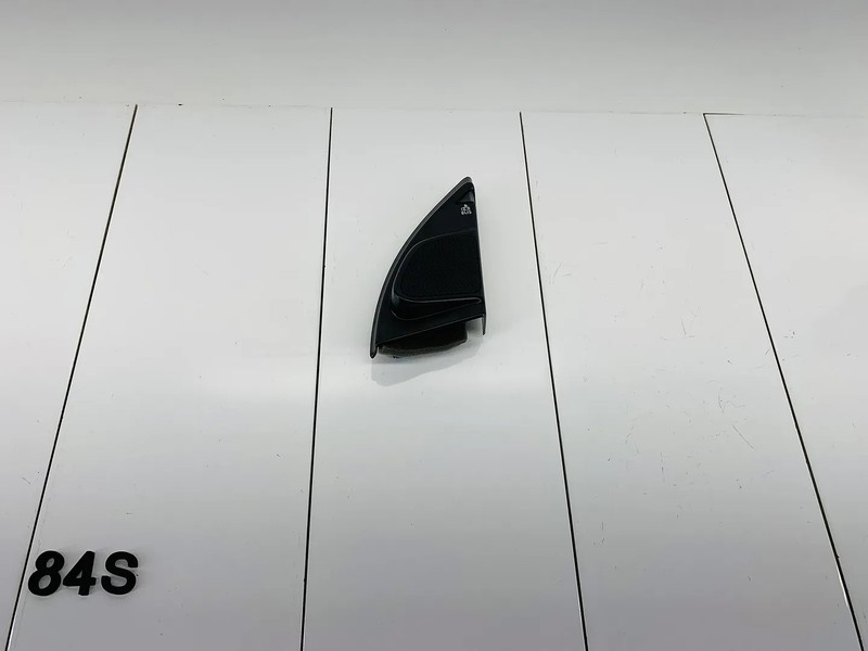 10-17 VOLVO XC60 FRONT RIGHT PASSENGER SIDE DOOR CORNER TRIM COVER & SPEAKER OEM