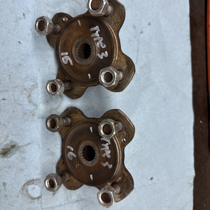2000’s Polaris GEM Electric Golf Cart Wheel Hub Set Type 3 Good # 16