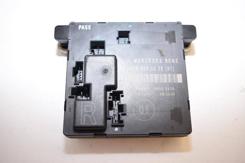 2007-2011 MERCEDES BENZ CLS550 PASSENGER REAR DOOR CONTROL BCM 219 820 03 26