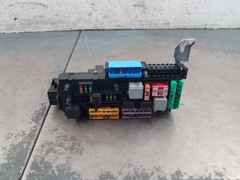 2008 Mercedes Benz AMG C 63 Rear SAM Relay Fuse Box #9566 K2