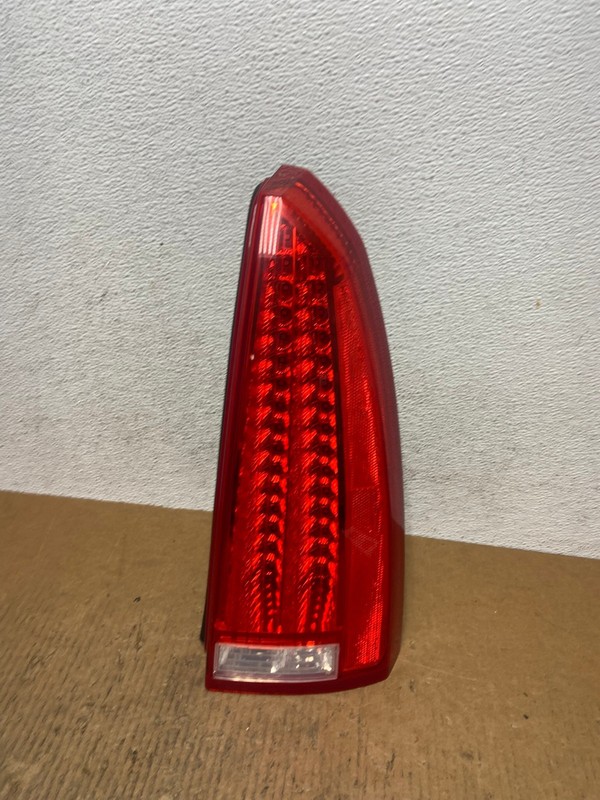 2006 to 2011 Cadillac DTS Right Passenger Rh Side LED Tail light Oem AE2821 LK