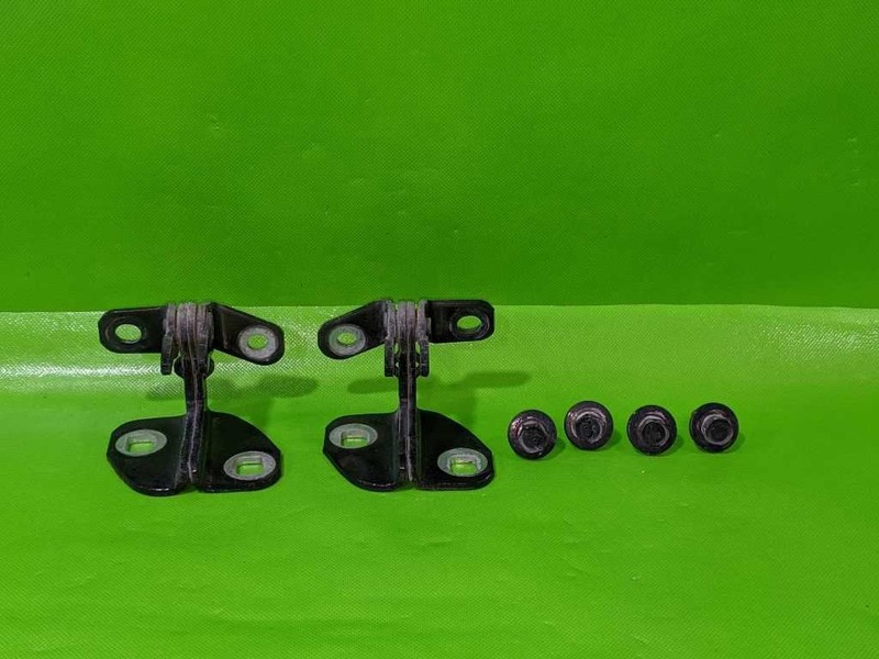 15-20 ESCALADE DRIVER LEFT REAR DOOR HINGE BRACKET OEM 4532-75