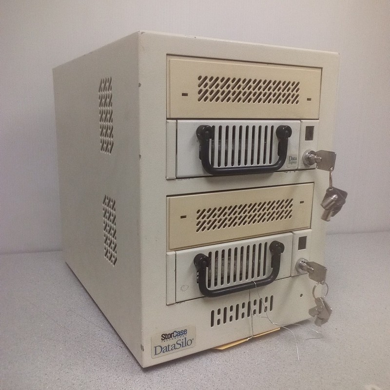 StorCase DataSilo DS100-S4MM Rev. F01, Seagate ST34520N,ST34371N