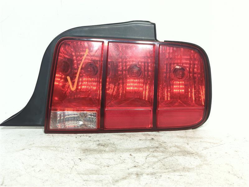 2007 Ford Mustang LH Tail Light Assembly Black 466539 Used, Scratches