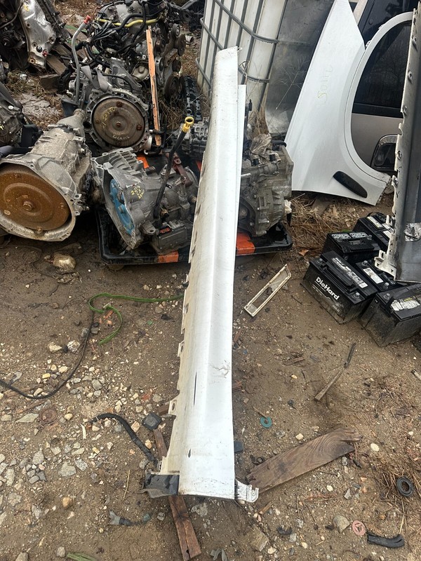 15-19 BMW X6 M OEM LH DRIVER SIDE WHITE ROCKER MOULDING SIDESKIRT SKIRT