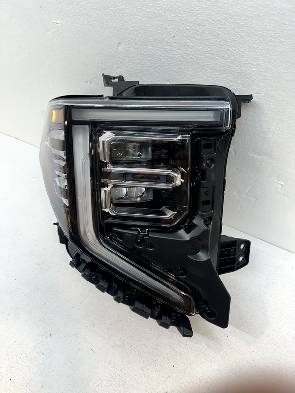 2022-2023 GMC SIERRA 1500 DENALI RH HEADLIGHT ASSY OEM PART#85721094
