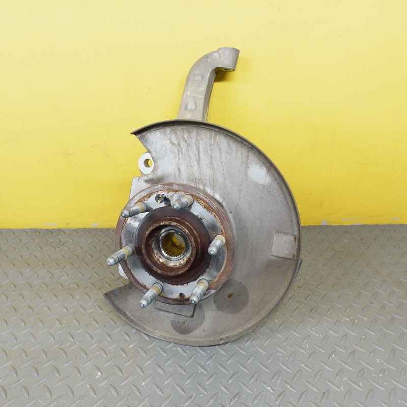 2019-2025 GMC SIERRA 1500 Front Right Spindle Knuckle Hub Oem 84673210