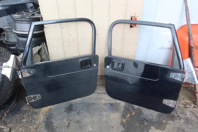 1997-2006 Jeep Wrangler TJ LJ OEM Full Door Left Right Pair Complete 55176537