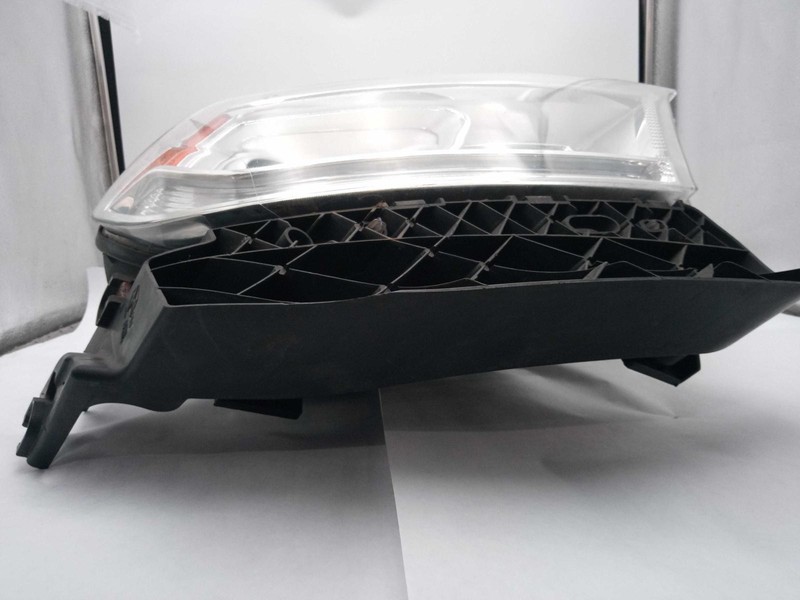 2014 Dodge Durango Right Headlight Assembly White OEM 423857 95K Miles