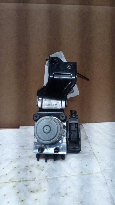 2021 KIA Seltos ABS Pump & Motor Assembly OEM 58910Q5100 13K Miles Grey