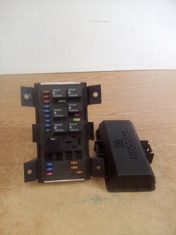 Peterbilt 579 P27-1135-0110 Sleeper Fuse Box "READ DESCRIPTION"
