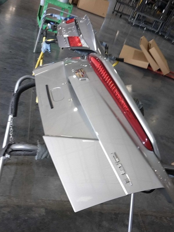 2017 Cadillac ATS Deck Lid Trunk Lid Silver OEM 22806598 116K Miles