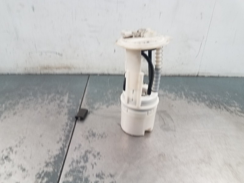 2006 Jeep Wrangler TJ Rubicon 4x4 Fuel Pump / Sending Unit #62517 Z2