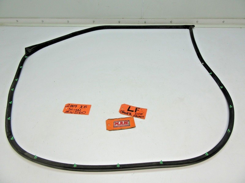 FRONT DOOR RUBBER SEAL STRIP WEATHER BODY PANEL CLIPS TO LEFT DOOR for SCION XB