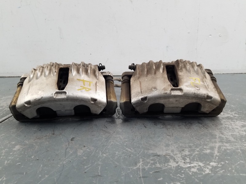 2002 Chevy Camaro Z28 35th Vert Front Brake Calipers #9432 Y4