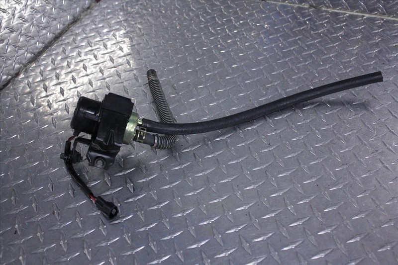 2002 KAWASAKI ZX 900 NINJA PETROL GAS FUEL PUMP W/ BRACKET ENGINE ZX900 02