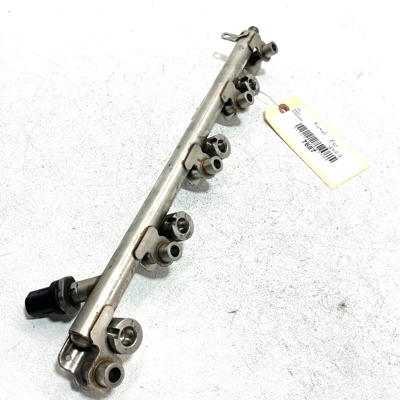 2013-2019 FORD ESCAPE 2.0L Turbo Engine Fuel Injector Rail OEM