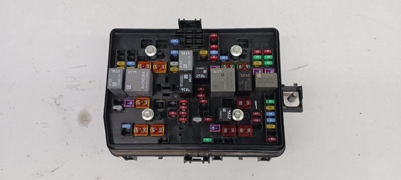 22-'23 CHEVROLET SILVERADO 1500 Engine Fuse Box OEM 1 Year Warranty!