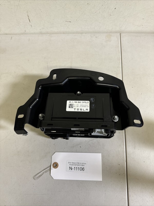 12-19 TESLA MODEL S POWER LIFTGATE & PARKING BRAKE CONTROL MODULE OME 11106 B12