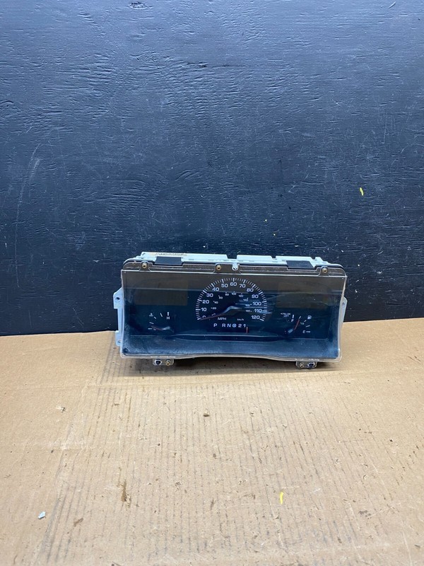 1998 to 2002 Lincoln Town Car Speedometer Gauge Cluster N5020 DG