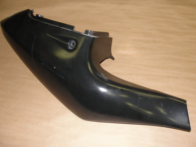 1998 SUZUKI GSXR 750 SRAD REAR RIGHT TAIL SUB FRAME COVER FAIRING GSXR750