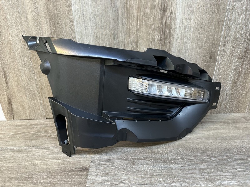 2020-23 FORD EXPLORER RH FOG LIGHT AND BEZEL OEM LB5B-15A254-AE