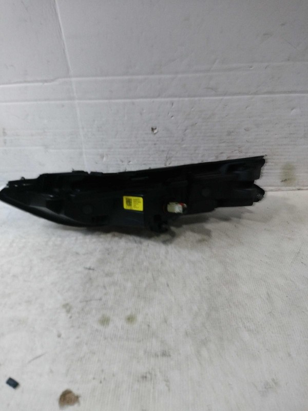 2021 Chevrolet Blazer Right Headlight Assembly Black Used 45000 Miles OEM