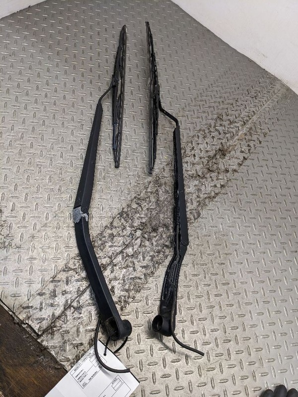 CHEVROLET CORVETTE C6 05-13 OEM 2X WINDSHIELD GLASS WASHER WIPER WASH ARM1184685