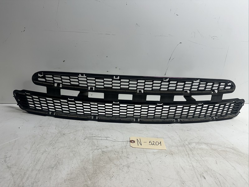 12-16 TESLA MODEL S FRONT BUMPER LOWER CENTER GRILLE MESH TRIM 5201 M6