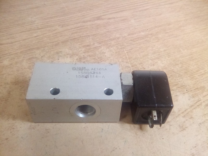 Sauer Danfoss 158B6344 Block W/Danfoss 7WXP7751-200 Solenoid Valve
