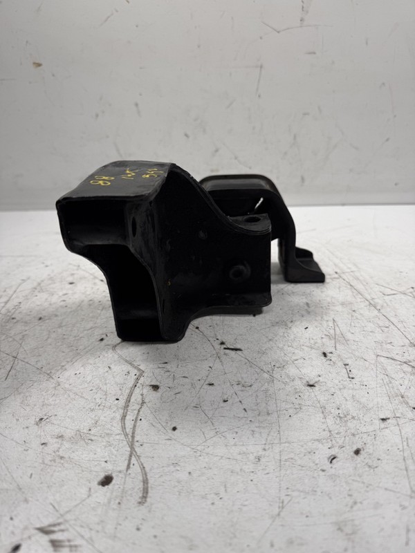 86-89 Acura Integra MT Front Engine Mount w/ Bracket 50805-SB2-020 OEM