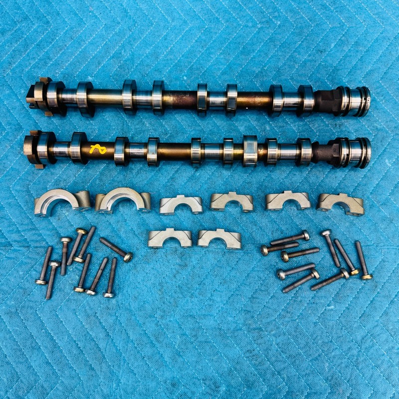 BMW 650ix 4.4L N63 Right Side Intake Camshafts with Bearing Caps and Bolts OEM