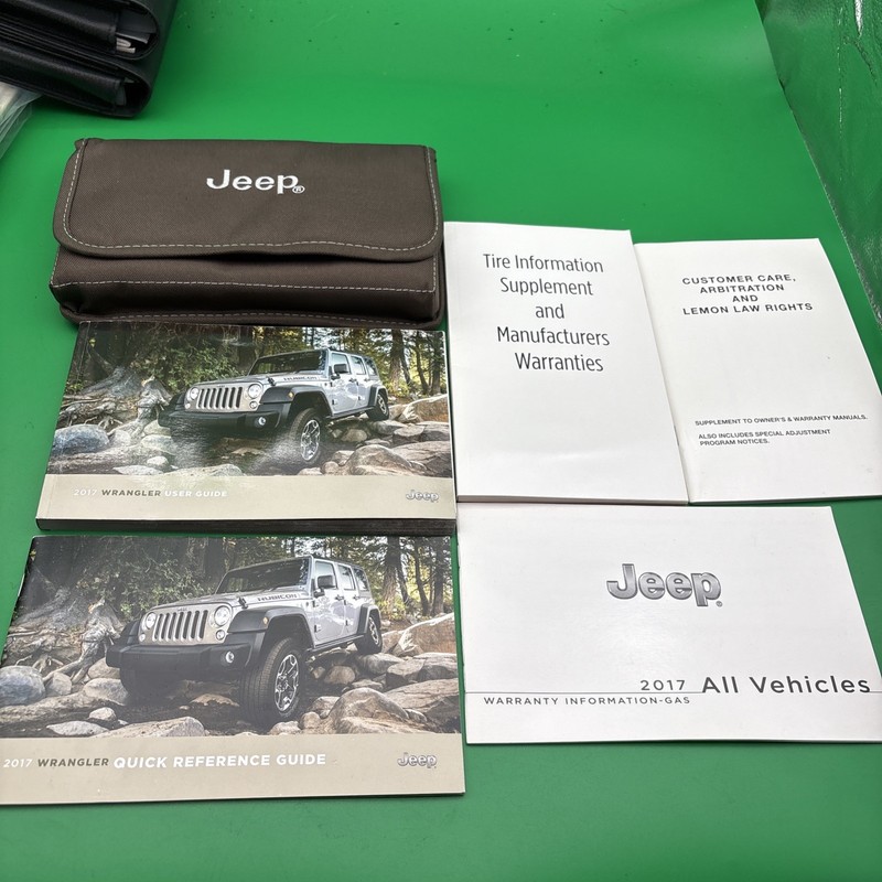 2017 Jeep Wrangler Owners Manual SEt with Case Sport Sahara S