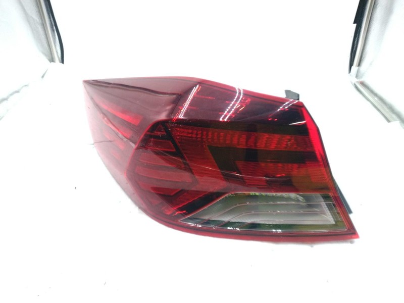 2019 Hyundai Elantra Left Tail Light Assembly Black OEM 697441 75K Miles
