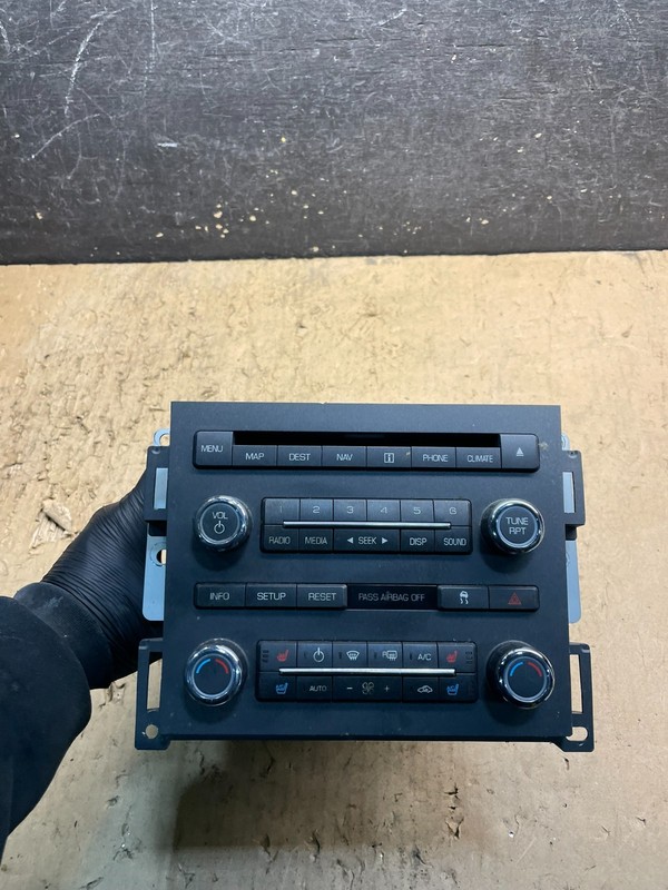 2008-2009 Lincoln MKS CD AM FM MP3 SAT Radio Receiver Climate Control W6887 DG
