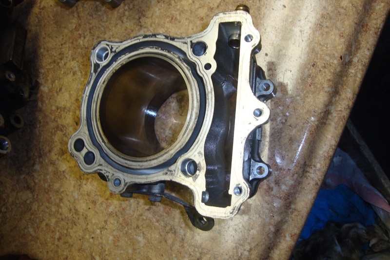 2006 Suzuki SV650 SV 650 Engine Motor Front Cylinder Jug Barrel 06