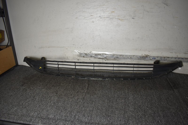 2016-2019 TOYOTA PRIUS LOWER RADIATOR GRILLE FACTORY OEM